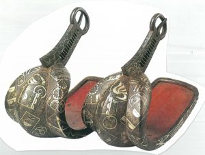 天正カルタ模様の鐙